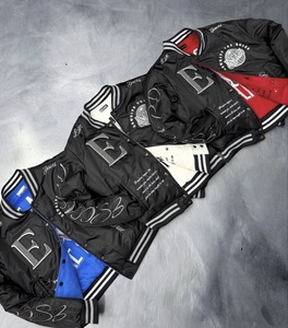 เสื้อแจ็คเก็ตวาร์ซิตี้ผู้ชายแบบหนาสำหรับฤดูหนาว ทำจากผ้าขนสัตว์ พร้อมลายปักแบบแพทช์เวิร์ค ดีไซน์ปักเชนิล แขนเสื้อแบบหนัง - Product Image 3