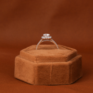 Anillo de Compromiso de Oro Sólido de 18 Quilates con Diamante Cultivado en Laboratorio de Corte Redondo de Lujo con Engaste Halo, Hermoso Anillo de Diamantes para Mujer - Product Image 2