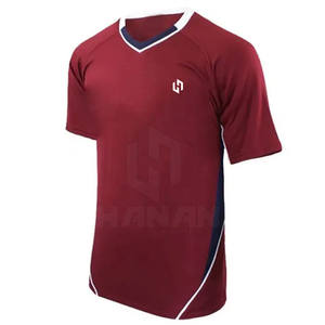 Conjunto personalizado de camiseta y pantalones cortos de voleibol sublimados, totalmente personalizable con el nombre del equipo y el logotipo para sus jugadores de voleibol - Product Image 2