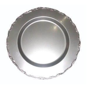 Assiette de présentation ronde en métal avec bordure design, vaisselle argentée pour événements, mariages, fêtes, décoration de table de dîner - Product Image 1