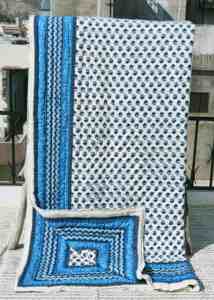 Làm bằng tay bông QUILT với nghệ thuật khối in ấm cúng có thể giặt tái sử dụng và lý tưởng cho thoải mái hàng ngày hoặc tặng quà mục đích. - Product Image 3