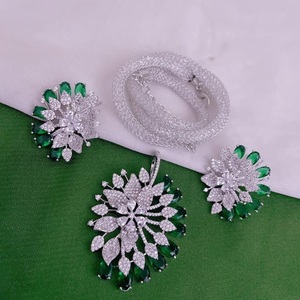 ชุดจี้ดีไซเนอร์สีเงินสุดทึ่งพร้อมต่างหูประดับหินโฆษณาสำหรับงานแต่งงานคอลเลกชันสวมใส่สำหรับผู้หญิง - Product Image 1