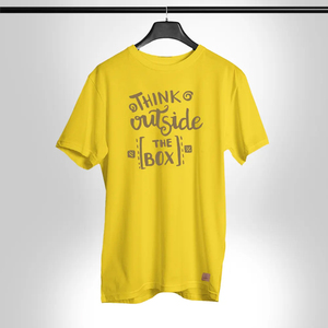 Camiseta con Estampado de Tipografía Personalizada 'Piensa Fuera de la Caja', Camiseta Gráfica Motivacional Unisex, Estilo Urbano Holgado, Algodón Informal de Moda - Product Image 1