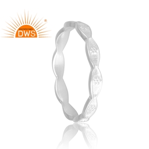 Nuevo diseño elegante Anillo de banda de plata esterlina 925 para mujer Joyería de diseño personalizado para mujer Regalo para ella. - Product Image 2