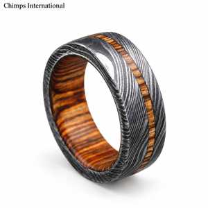 Anillo de Boda Hecho a Mano de Acero de Damasco Tradicional con Incrustaciones de Madera, Anillo Unisex para Regalo - Product Image 6