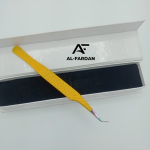 แหนบปลายแหลม 45 องศา สีเหลือง พร้อมปลายไฟเบอร์หลายเส้น ผลิตจากเหล็กกล้าไร้สนิมญี่ปุ่น บรรจุในกล่องการ์ดพร้อมโลโก้สั่งทำ - Product Image 1