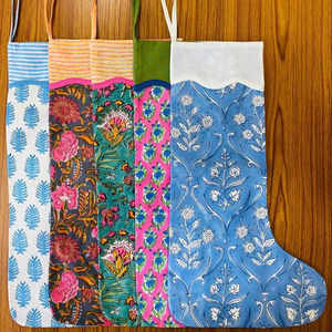 ถุงผ้าลายดอกไม้สไตล์อินเดีย พิมพ์ลายด้วยมือบนผ้าฝ้าย สำหรับใส่ของขวัญคริสต์มาส งานแฮนด์เมด รุ่น RCSMIX - Product Image 2