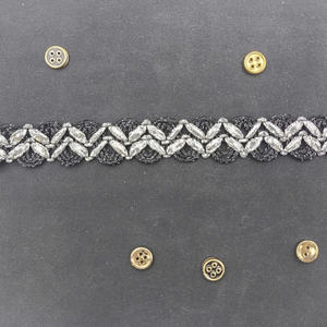 Dentelle brodée moderne fantaisie de 2 cm de large, motif zigzag cachemire, écologique et métallique - Product Image 3