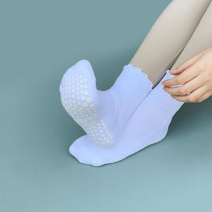 Nouvelles chaussettes décontractées en gros, noires, blanches et multicolores, saison d'automne, logo personnalisé sur le revers, chaussettes courtes pour hommes et femmes - Product Image 1