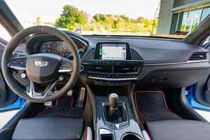 SUV Blackwing Fleetwood 2024, boîte automatique, moteur essence >8L, véhicule d'occasion, intérieur cuir foncé, R18, conduite à gauche - Product Image 4