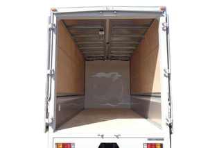 Camión de Carga con Caja 2024, Volante a la Derecha, Motor Diésel Automático de 4.2L, Emisión Euro 6, Sistema Hidráulico para Uso en Segmentos Pesados - Product Image 3