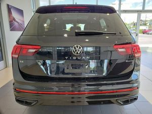 Tiguan 2.0T SEL R-Line 2022 Usado en Buen Estado, SUV Automático Negro con Volante a la Izquierda, Asientos de Cuero, Llantas R18 - Product Image 5