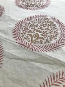 Tela de Algodón Estampada a Mano con Diseño Tradicional Indio de Árbol Buti Circular, Textil Artesanal - Product Image 3