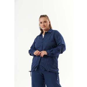 Ensemble deux pièces RMG grande taille en tissu indigo chatoyant, chemise et pantalon, avec manches à boucle D pliables et détails à œillets - Product Image 6