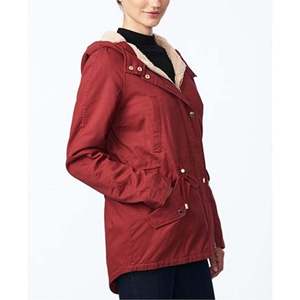 Collezione B Giacca Anorak Rossa con Cappuccio per Ragazzi Taglia Media Stile Utility Antivento e Imbottita in Cotone per la Stagione Autunnale - Product Image 2