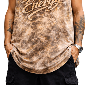 Débardeur sans manches pour homme en tie-dye marron avec typographie Peak Energy, streetwear moderne, maquette de fitness - Product Image 4