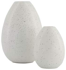 Florero escultórico de metal con un diseño único con curvas de ángulos llamativos que hacen una declaración en cualquier estilo de decoración del hogar - Product Image 5