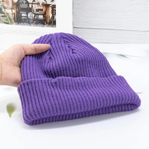 Gorros con logotipo personalizado a la moda | Sombreros tejidos de invierno unisex | Gorro con puños de acrílico cálido | OEM ODM disponible al por mayor a granel | MOQ bajo - Product Image 3