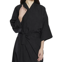Vente flash - Robes de salon antistatiques confortables pour femmes, logo personnalisé, noir, polyester imperméable, kimono de coiffure Saaqaans