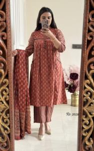 Traje de algodón asequible para mujer con estampados únicos a la moda con cómodo traje de algodón de talla grande para mujer a precio mayorista - Product Image 5