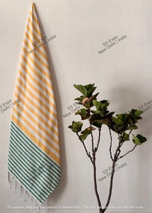 Couverture de plage rayée en coton doux écologique lavable en machine avec une grande absorption pour la détente en bord de mer - Product Image 5