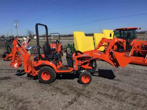 Tractor Subcompacto Kubota BX23S al por Mayor, 4x4 con Cargador, Retroexcavadora, Cortadora de Césped de 60 Pulgadas, Pocas Horas de Uso, Motor Diésel de Alto Rendimiento - Product Image 6