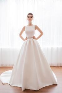 Fabricación OEM TNBP39 Vestido de novia de satén moderno hecho a mano Vestido de baile de alta calidad Vestido de novia Largo Nueva moda Diseño simple - Product Image 3