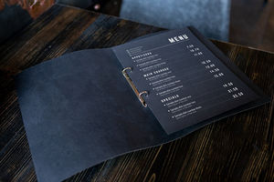 Couverture de menu en cuir personnalisée A4 avec support central élastique LMC-0047 de couverture personnalisée pour classeur de restaurant - Product Image 3