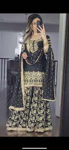 Ensemble indien à paillettes brodées Sharara Gharara Kurti Designer pakistanais vêtements ethniques 3 pièces en tissu Georgette cousu - Product Image 3