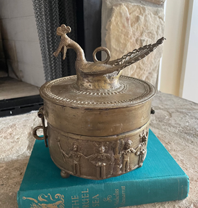 Paan Daan Caja Latón Dorado Pulido Trabajo Pandaan Con Mango De Bloqueo Hecho De Latón De Alta Calidad A Precio Mayorista De La India - Product Image 4