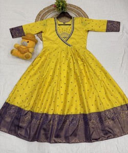 Kurti de créateur Zoya en coton brodé et imprimé à la feuille, tenue de fête, prix de gros, vêtement ethnique pour femmes - Product Image 5