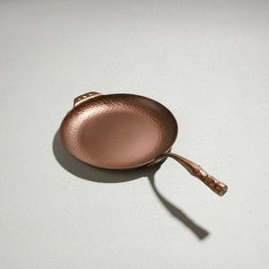 Sartén de cobre con mango de acero inoxidable, diseño minimalista redondo, duradera, para cocinas de gas e inducción. - Product Image 4