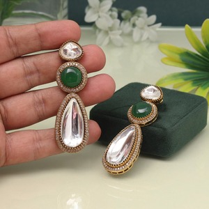 Pendientes Kundan clásicos ligeros tradicionales para mujer, joyería nupcial para boda, hecha a mano, chapada en oro, diseño étnico Jhumka para fiesta - Product Image 5