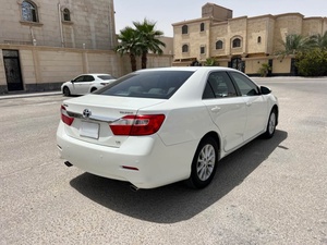 รถยนต์มือสอง ปี 2015 รุ่น AURION XLE Hybrid AWD Sedan เบาะหนัง ระบบควบคุมความเร็วอัตโนมัติ ACC เกียร์อัตโนมัติ กล้อง 360 องศา พวงมาลัยซ้าย - Product Image 4