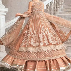 2024 nupcial Anarkali Lehenga adornado con pesado Zari bordado Dabka trabajo cuentas de cristal hechas de seda para bodas - Product Image 1