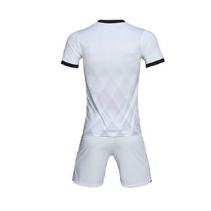 Uniforme de fútbol personalizado de alta calidad para adultos Ropa deportiva fabricada en fábrica en colores personalizados - Product Image 2