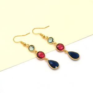 Boucles d'oreilles de mariage bohèmes à fleurs multi-pierres précieuses |   Topaze bleue, Iolite rose fuchsia |   Fait main, plaqué or 18 carats, laiton, pour femmes - Product Image 1