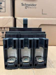 Interruptor Automático Magnetotérmico Trifásico de la Serie NSX de Schneider, Modelo NSX100FTM16D, 100A, 3 Polos, Fijo - Product Image 3