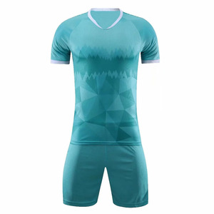Ensemble de maillot de football pour homme à col en V et manches courtes, en polyester respirant, uniforme de football pour toutes les saisons, kit d'entraînement personnalisé - Product Image 4