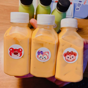 ขวดพลาสติกใสทรงสี่เหลี่ยมขนาด150มล. สำหรับดื่มชานมและโยเกิร์ตพร้อมฝาขวดบรรจุน้ำผลไม้ - Product Image 1