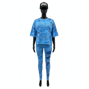 Ensemble femme personnalisé : t-shirt en coton premium 200 GSM et legging extensible en spandex bleu ciel, motif logo sublimé, impression sérigraphique. - Product Image 1