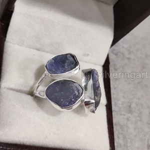 Bague pour femme en argent sterling 925 avec trois pierres brutes naturelles ajustables en Tanzanite, pierre de naissance de décembre - Product Image 4