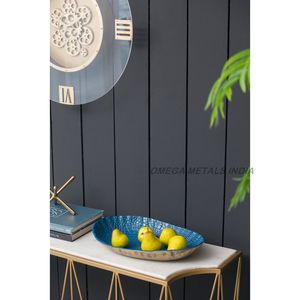 Bol de service ovale en métal de haute qualité bleu texturé intérieur or extérieur Accent décoratif unique pour la salle à manger et la décoration intérieure - Product Image 1