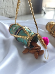 Mini boîte décorative Dholak Cash & Dry Fruit Box pour Haldi, Mehndi, Sangeet-Pakistanais, Punjabi & Bangladesh Faveurs de mariage - Product Image 2