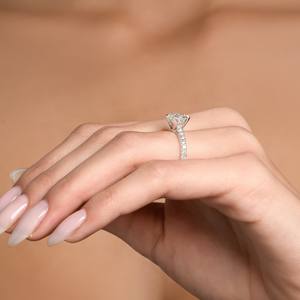 Bague de mariage en diamant taillé de luxe pour femmes Original Eternity Classic Style IGI Certificate GRA Certified VVS Moissanite Parties - Product Image 4