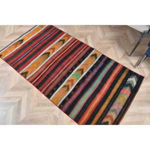 Vintage 2.9x5.7 ft Rug, Accent Turkish Rug, <b>Red</b> Plants & trees <b>Wool</b> Rug - Product Image 5