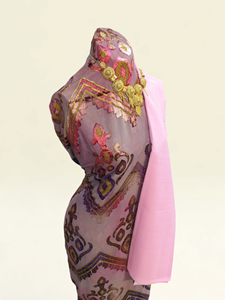 Ensemble de mariage de luxe en tissu Maqbal Dirac lavande poussiéreuse avec broderie multicolore et châle rose assorti - Product Image 2