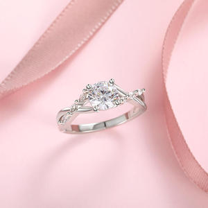 Bague de fiançailles personnalisée Jeulia en platine avec bande torsadée et diamant taille Asscher - Product Image 4