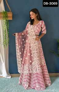 Vêtements traditionnels indiens Important filet lourd Lehenga Choli avec Design Pure Bitts Pearl Design fonctionne avec un ensemble Dupatta à filet lourd - Product Image 3
