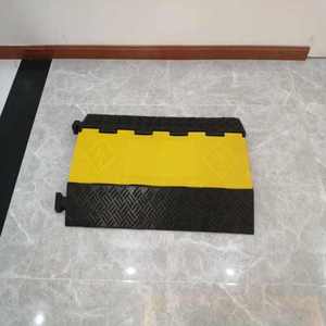 Aiko giallo nero protezione del cavo in gomma con alta visibilità altezza 20mm-120mm 500mm-1000mm/lunghezza del marciapiede personalizzabile - Product Image 5